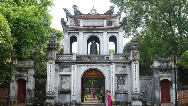 Le portail d'entrée du temple de la Littérature, à Hanoi, au Vietnam