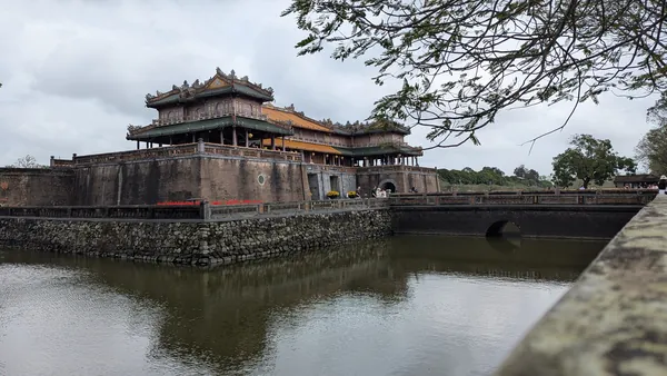 La porte du Midi de la cité impériale de Hué, dans le Centre du Vietnam