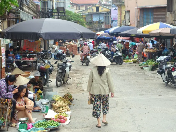 Un marché de rue à Hanoi, au Vietnam